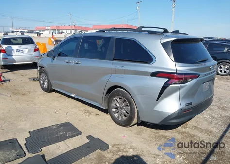 2021 Toyota Sienna Xle z USA, uszkodzony, nr VIN 5TDYRKEC6MS028685